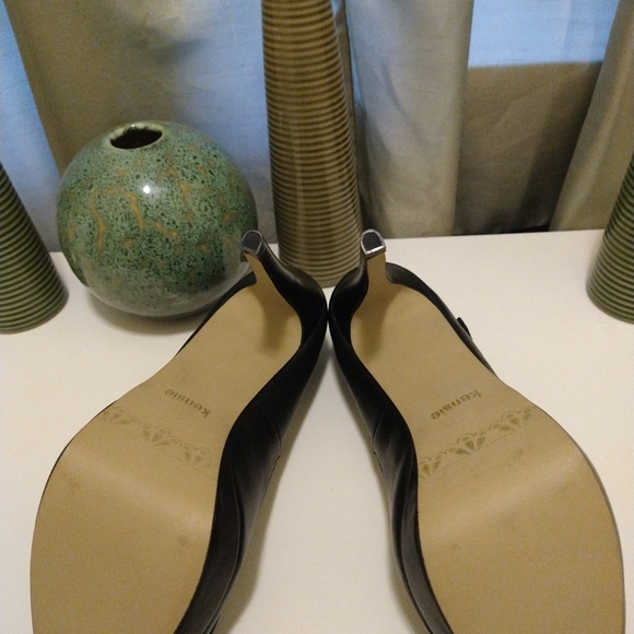 Shoes - Picture 4 of 4